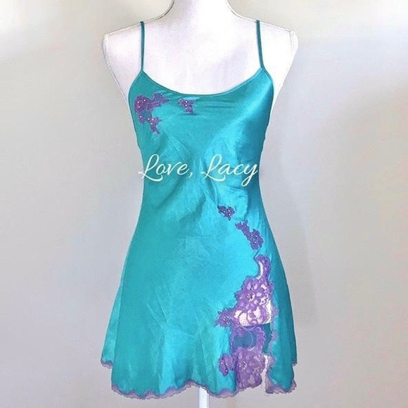 Victoria’s Secret Y2K Satin Slip - Picture 1 of 4